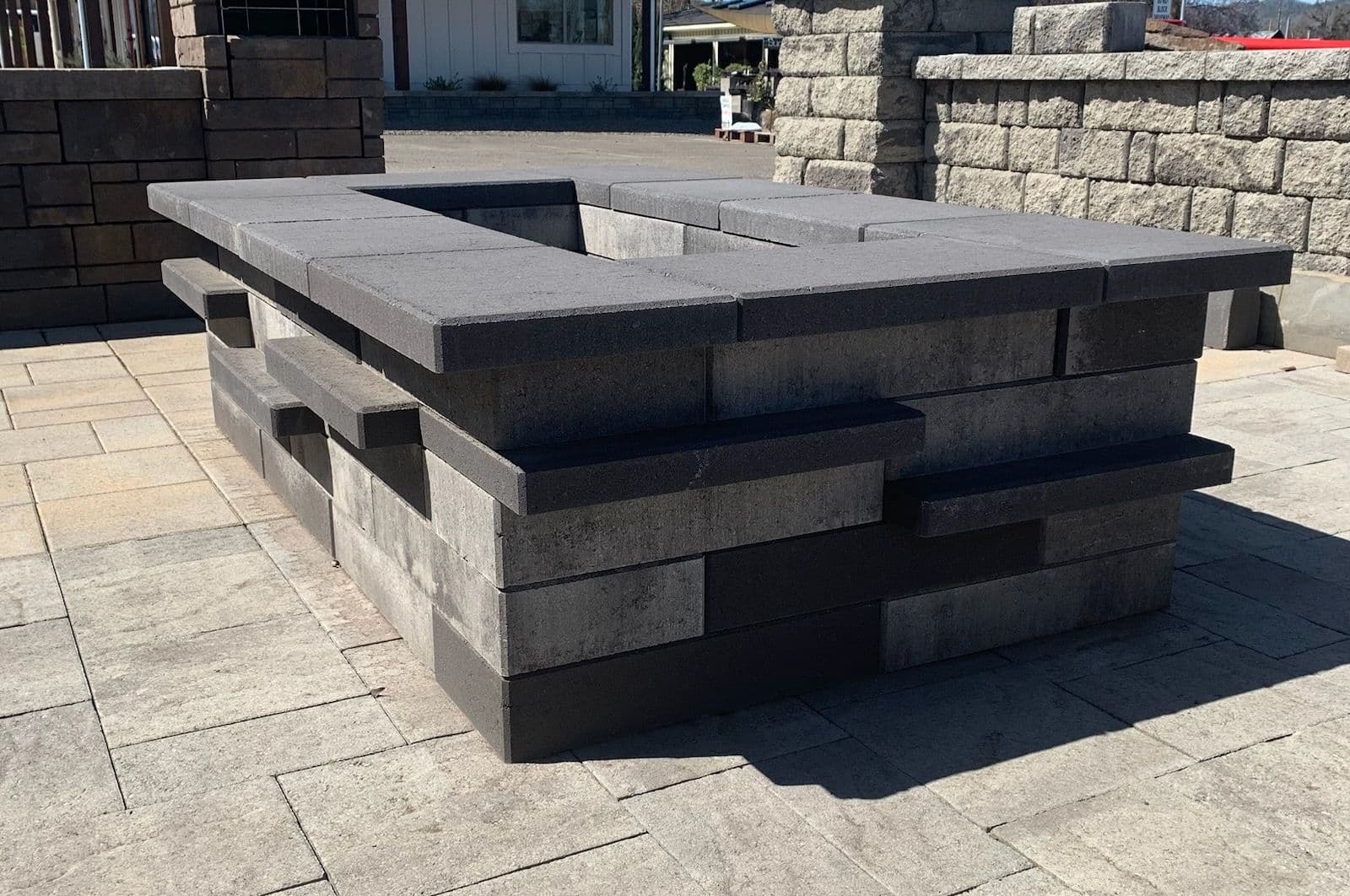 Custom Fire Pit Design for Chic Outdoor Living